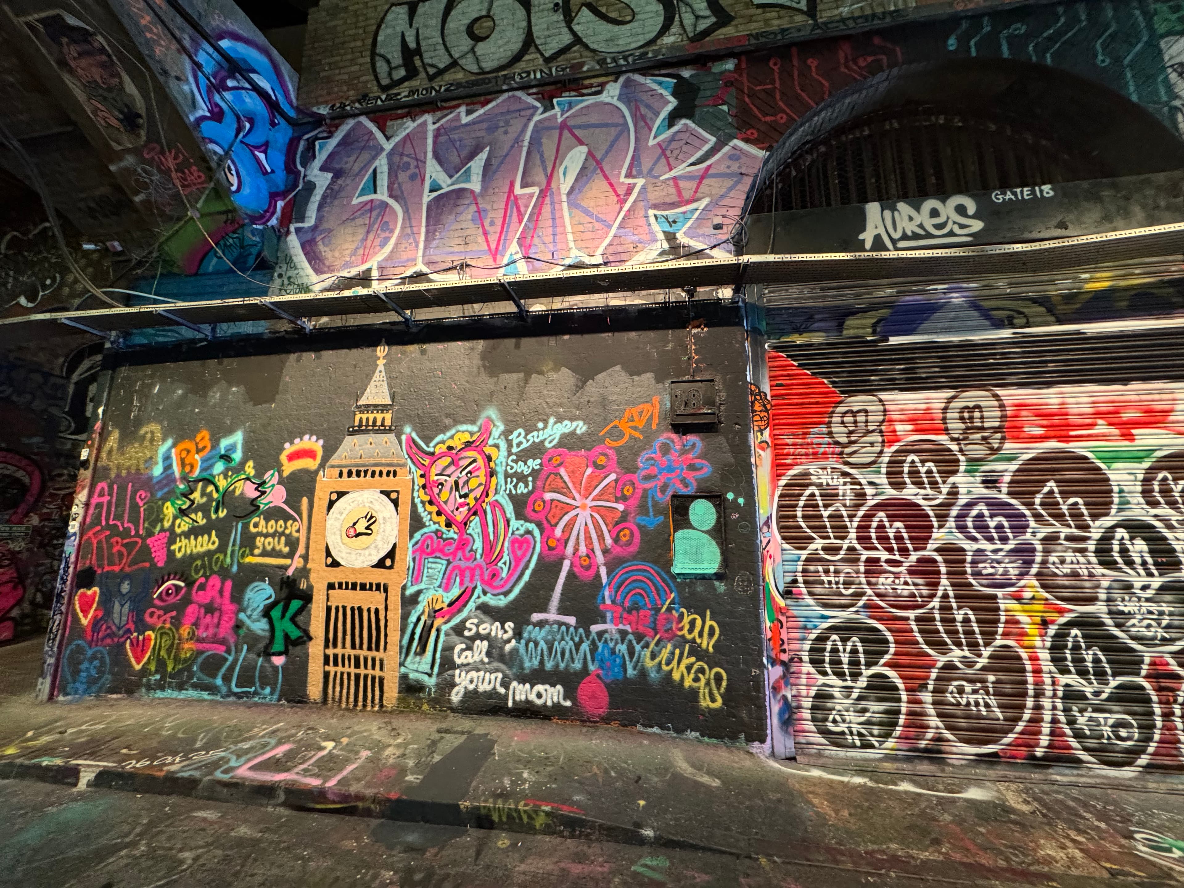 /londres/londres-jour-2-graffiti-tunnel-1.jpeg
